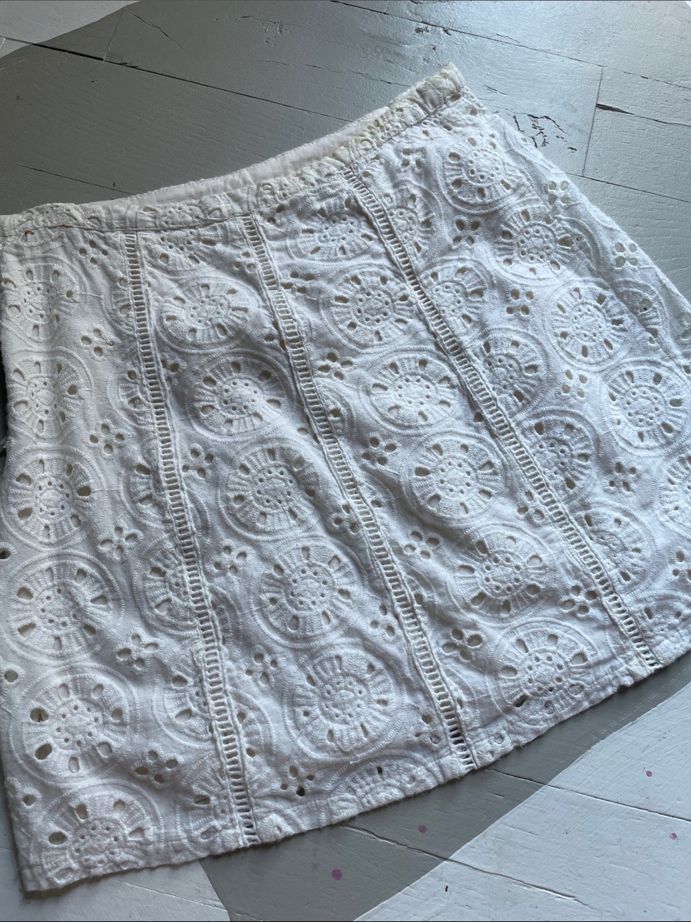 Hollister White Eyelet Mini Skirt — Scalloped Lace Panels